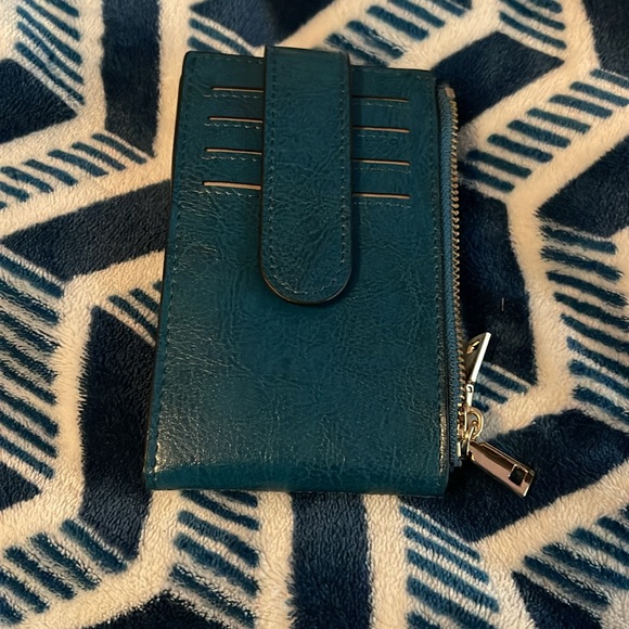 Blue AirTag Wallet, Genuine Leather Bifold Credit Card Holder - Picture 4 of 5